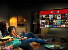 Famiglia che guarda in TV Netflix