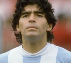 Maradona con la maglia dell'Argentina